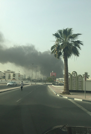 بالفيديو والصور- حريق ضخم بـ "خور دبي"